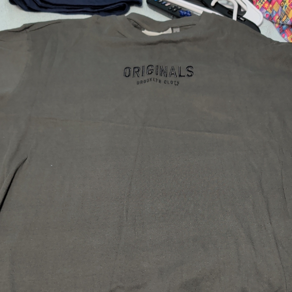 Crewneck T-Shirt in Olive Gray
